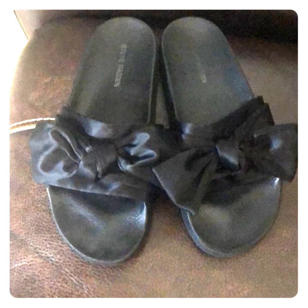 Steve Madden Bow Sandler’s